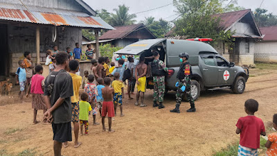 Aksi Cepat Tanggap, Satgas Yonif 310/KK Evakuasi Warga Sakit Di Perbatasan RI-PNG