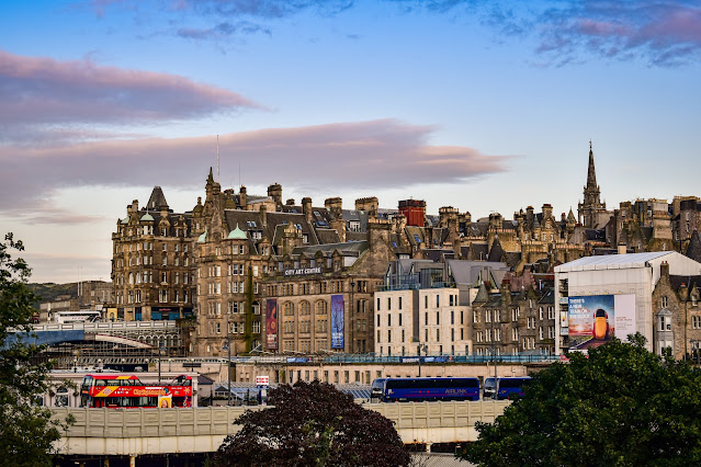 https://www.pexels.com/photo/a-scenic-view-of-buildings-in-edinburgh-5943647/