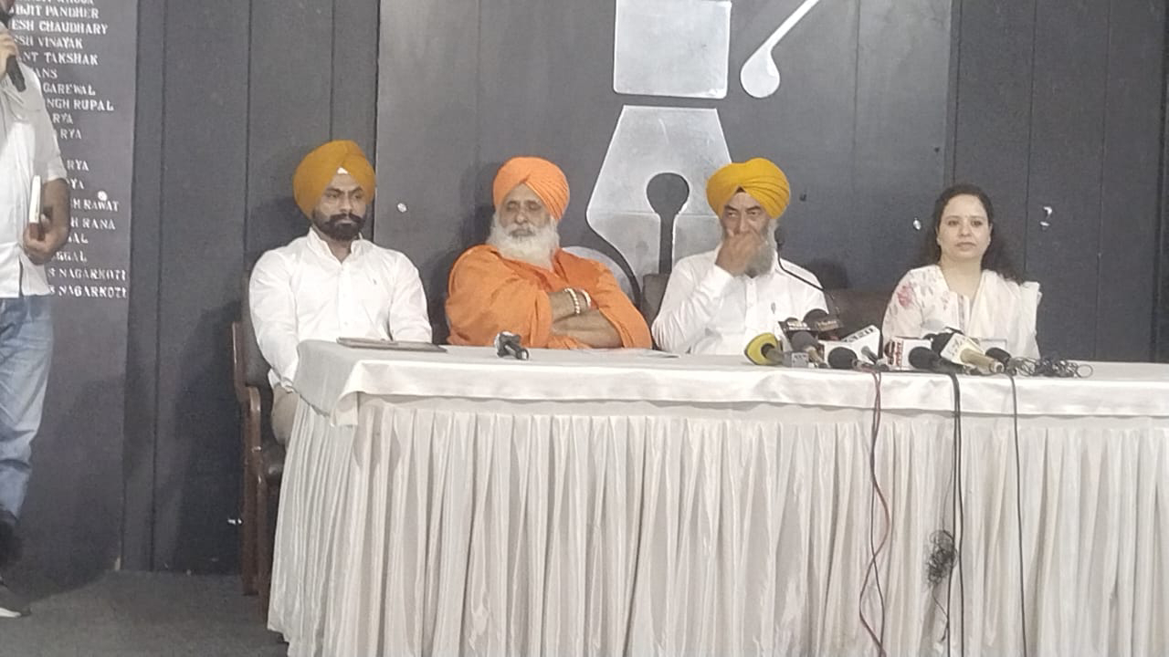 लंगर-भंडारे लगाने वाले तो बहुत हैं, परंतु जरूरत मुफ्त स्वास्थ्य सेवा करने वालों की ज्यादा है : संत बलबीर सीचेवाल