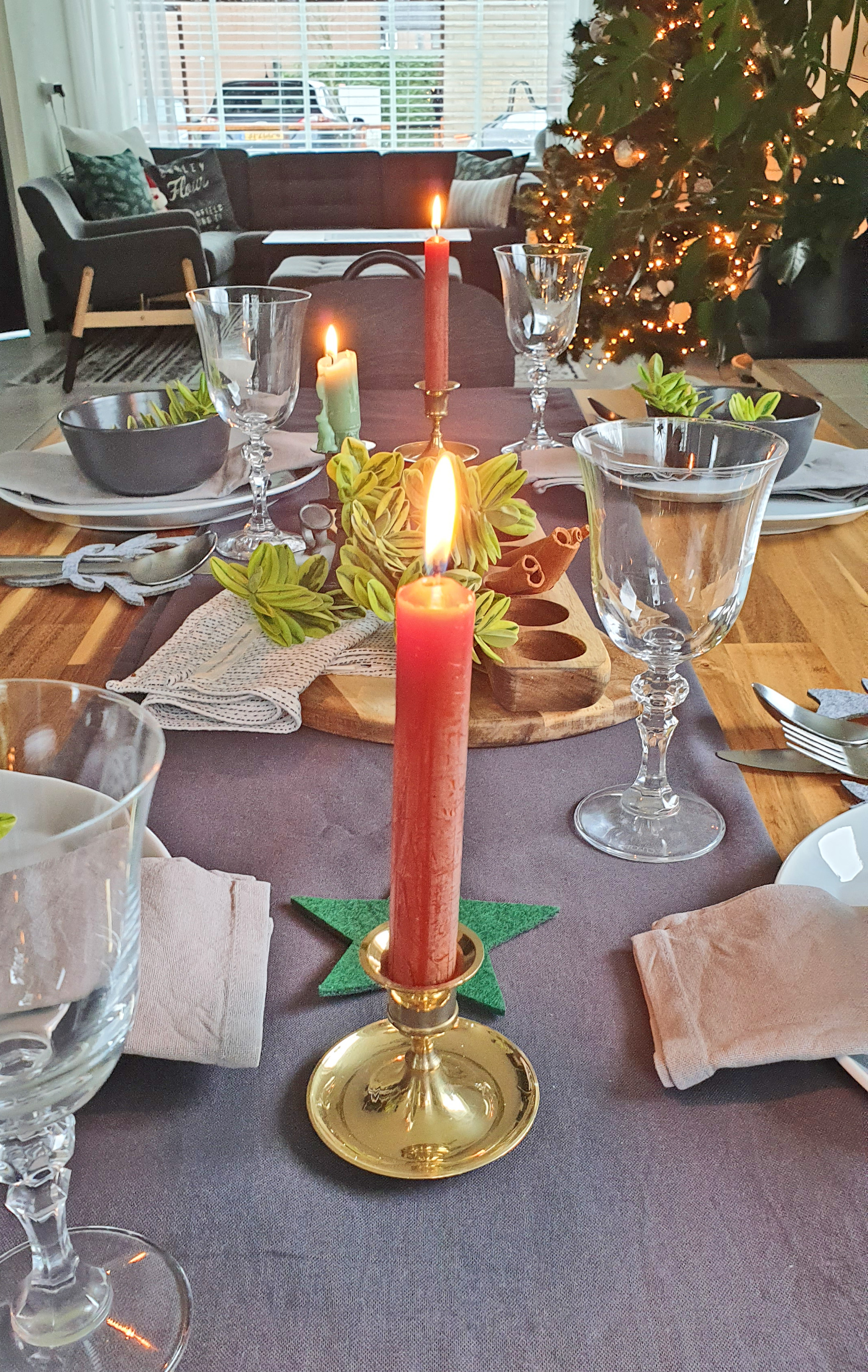 świąteczne dekoracje na stół w domu