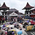 Buang Sampah Di Depan Pendopo,  Koordinator AMPEL Disomasi Pemkab Pemalang