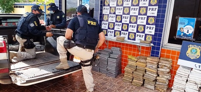 PRF apreende 130 Kg. de crack no teto de baú de F4000 na cidade de Viçosa do Ceará