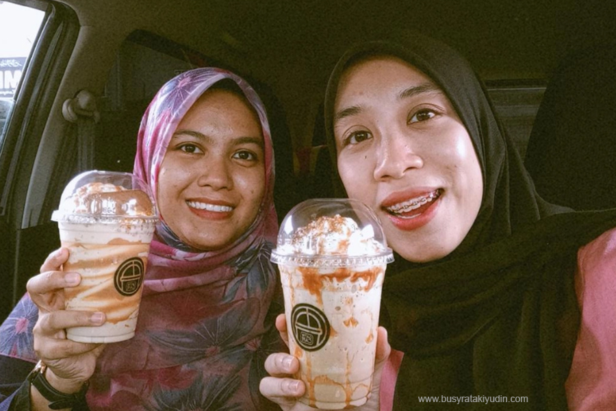 Iced Blended Lotus Biscoff Milkshake, Iced Blended Salted Caramel Cappucino, Gatto Cafe Alor Setar, Lotus Biscoff,