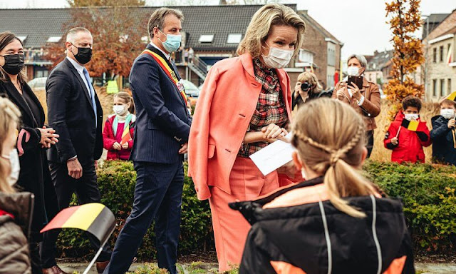Queen Mathilde wore new pale pink jacket, pink trousers and checkered top blouse from Natan. Reading Week