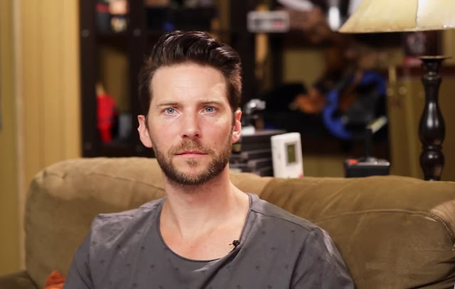 Troy Baker desiste de projeto envolvendo NFTs após críticas nas redes  sociais - GameBlast