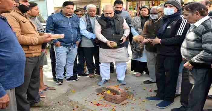 Moolchand-Sharma-inaugurated-the-road-in-Mujesar-Bhikam-Colony