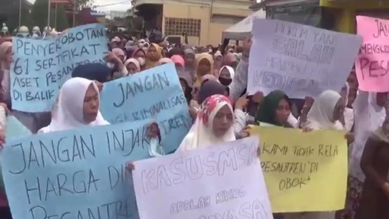 Ribuan Santri Pasang Badan Tolak Penangkapan Anak Kiai Tersangka Pencabulan, Ada Alasan Pilu di Baliknya