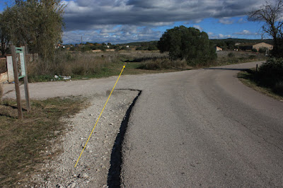 CIMS I COTES DEL BAIX PENEDÈS - BELLVEI AL CASTELL DE LA MUGA, carretera a la Baronia de Mar + plafó informatiu en direcció a La Muga, per l'antic camí de carro, Ruta-1