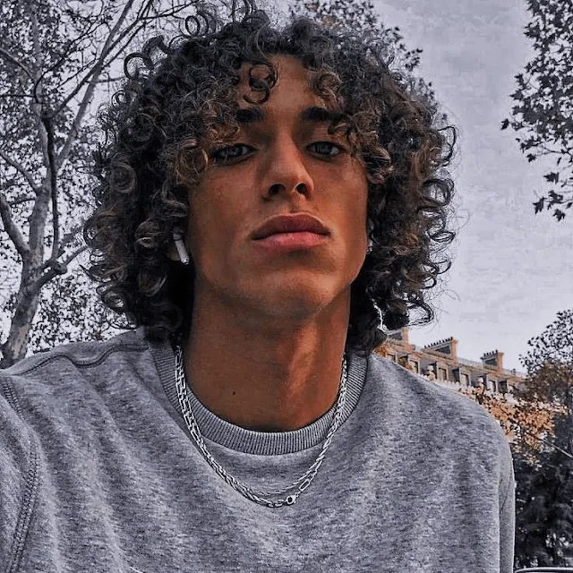 Medium-length men's hairstyle for Afro curls