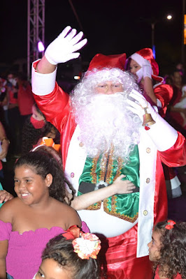 Chegada do Papai Noel e Cantata de Natal emocionam os delmirenses presentes na Praça da Igreja da Vila