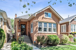 Sold! Gorgeous Ravenswood Manor bungalow $700,000