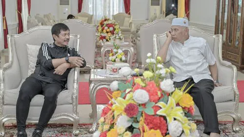 Pelatih Timnas Indonesia U-22 Indra Sjafri Sambangi Kediaman Gubernur Sumbar