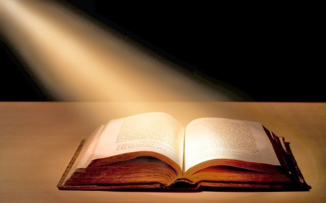 5 versículos bíblicos que las personas pueden leer cuando se sientan agobiadas por las noticias