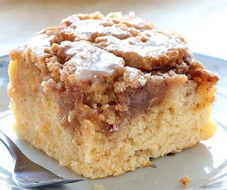 EASY CINNAMON ROLL COFFEE CAKE