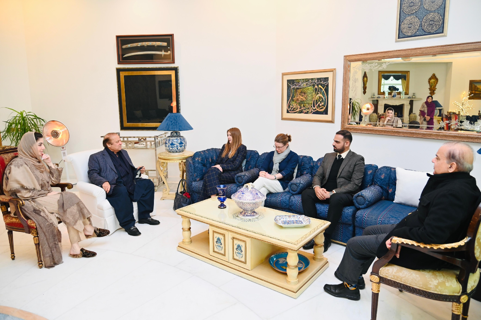 پاکستان مسلم لیگ (ن) کے قائد محمد نواز شریف سے پاکستان میں برطانیہ کی ہائی کمشنر جین میریٹ کی ملاقات،