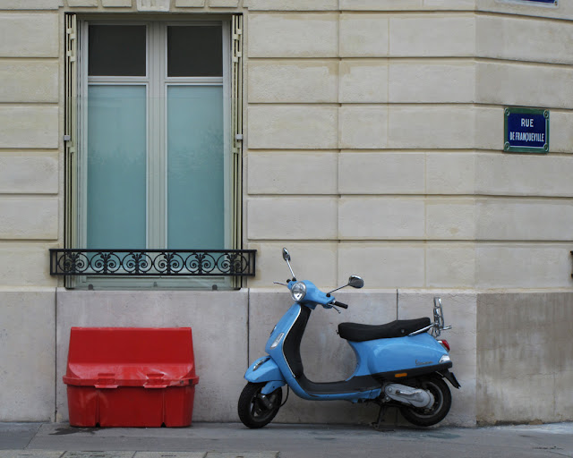 Vespa scooter, Rue Henri de Bornier / Rue de Franqueville, Paris