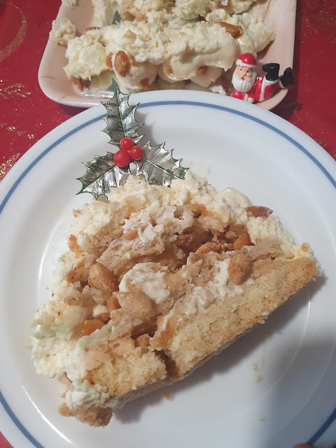 Bûche de Fête à la Vanille Caramel et Noisettes, de C Felder; Bûche de Fête à la Vanille Caramel et Noisettes, de C Felder