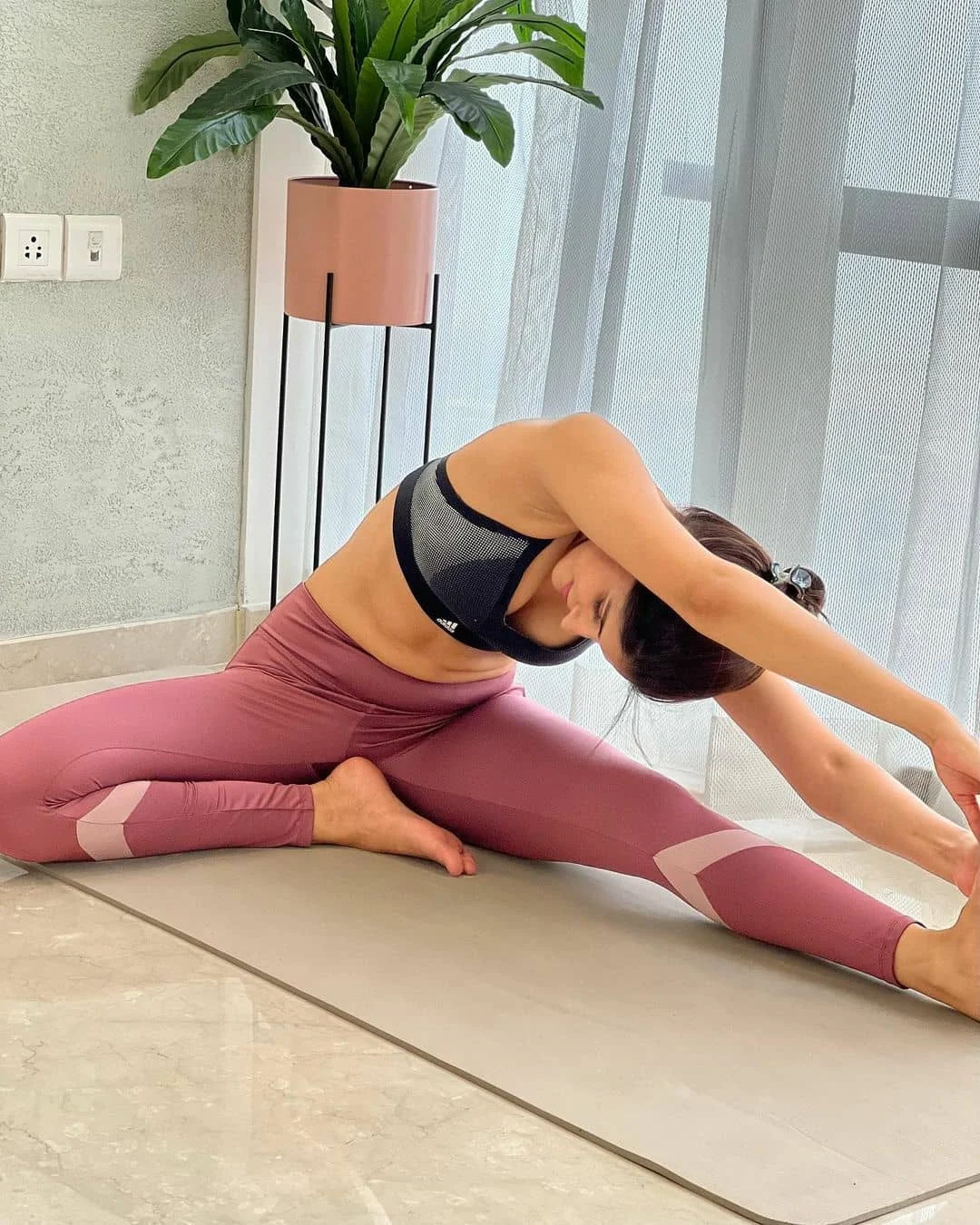 Shakshi malik doing hot and sexy Yoga