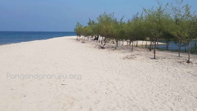 Pantai Pasir Putih Remen