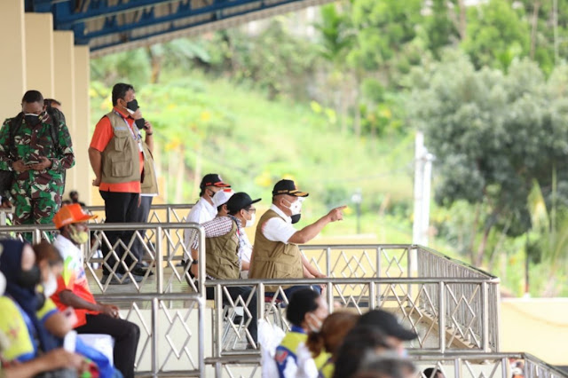 Ganip Warsito Perketat Disiplin Protokol Kesehatan di Stadion Mandala Jayapura.lelemuku.com.jpg