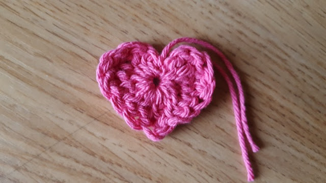 Small Crochet Hearts - free pattern and tutorial