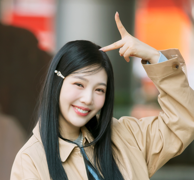 [instiz] JOY'S JOURNALIST PICTURES ON HER WAY TO WORK AT ANIMAL FARM TODAY