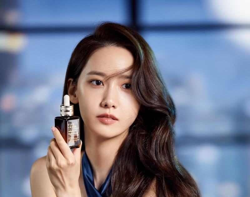 [instiz] YOONA REALLY MATCHED ESTEE LAUDER