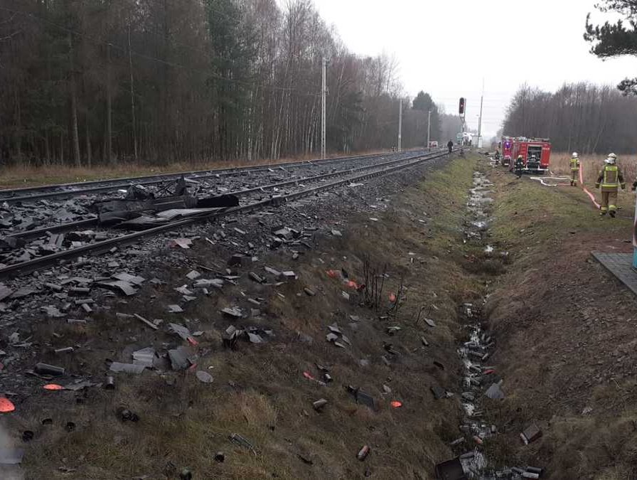 Tragedia w Widełce. Szynobus w ogniu [ZDJĘCIA]