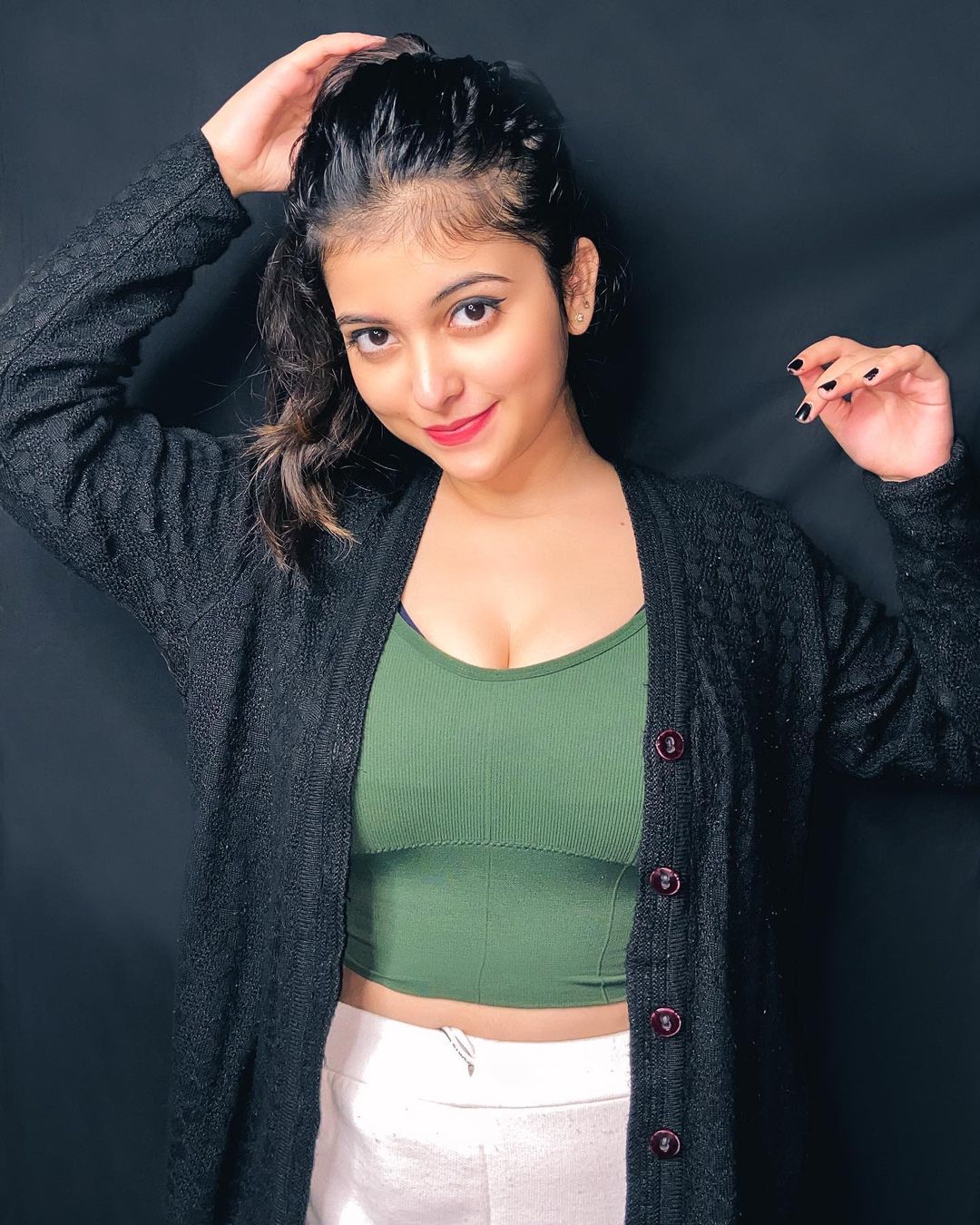 Riya Pandey hot and sexy looks