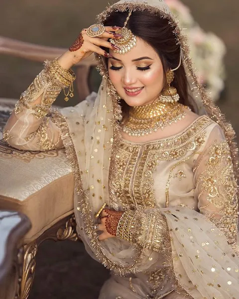 Rabeeca Khan All dolled up in alluring wedding dress by Faiza Salon