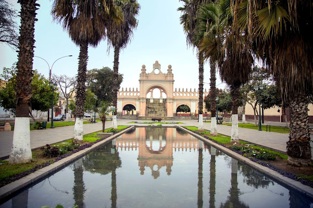 Paseo de Aguas y el espejo de agua