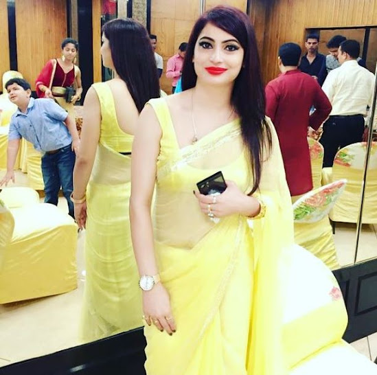 Reena dwivedi yellow saree