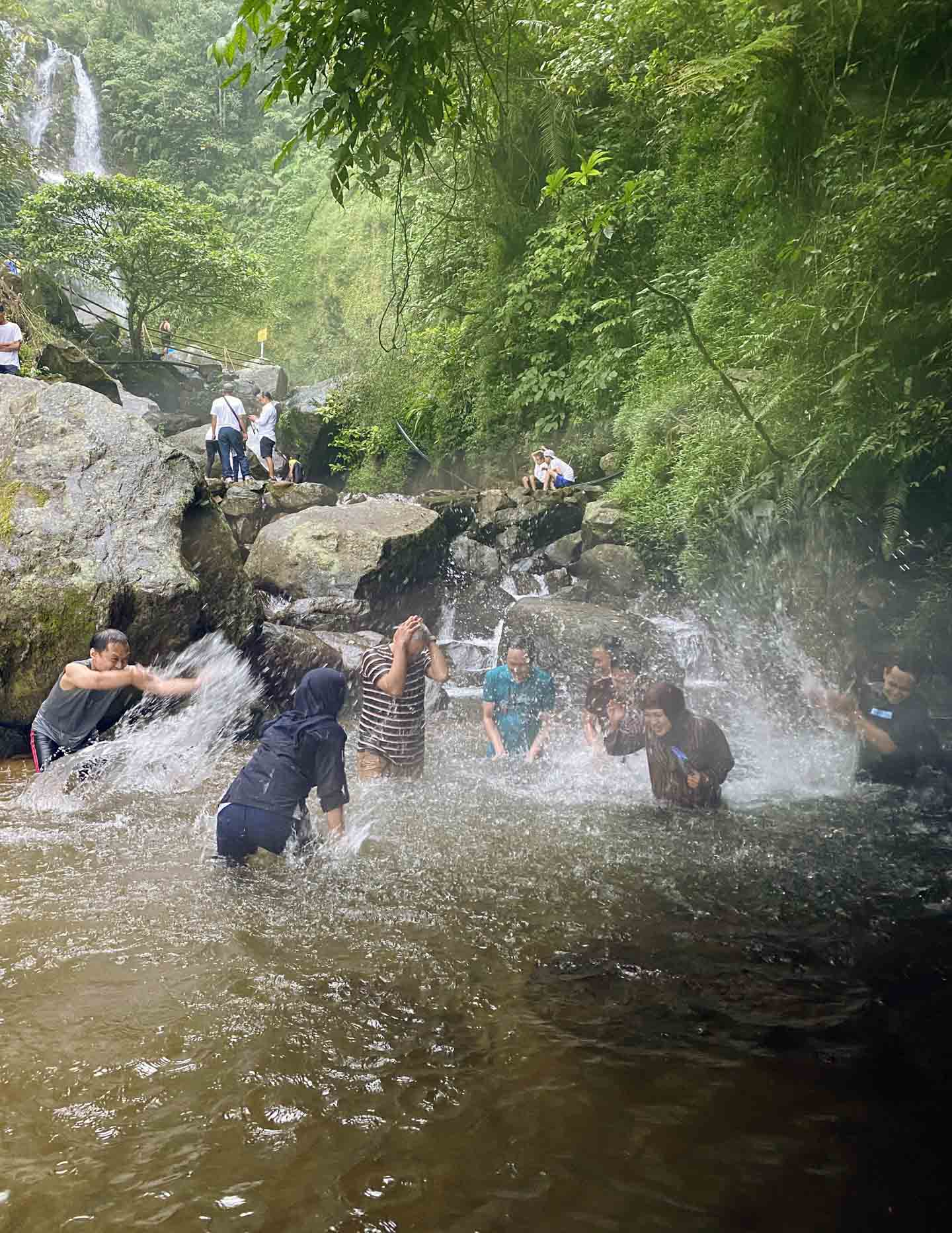 Rumah Pohon Air Terjun Ciherang Bogor