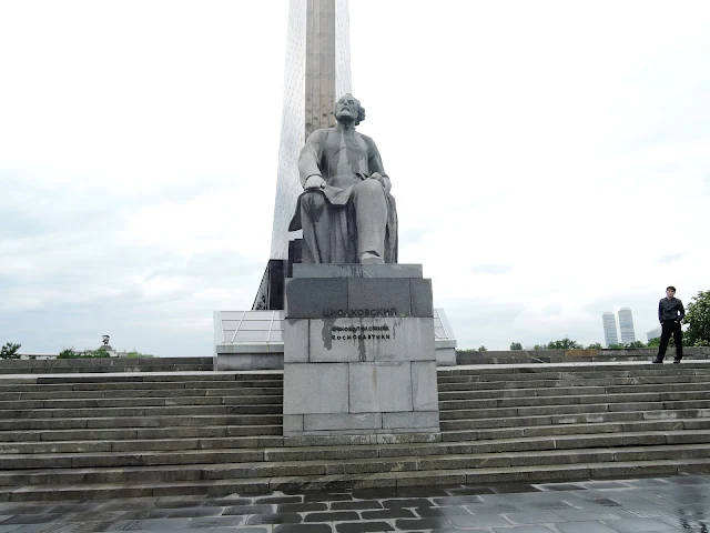 памятник циолковскому