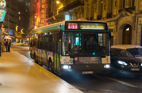 Paris (XIIe) : Le chauffeur de bus séquestre et roue de coups un passager