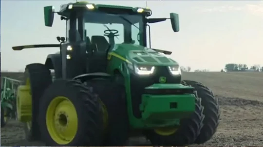 CES 2022: This tractor of John Deere will run without a driver CES 2022: बिना ड्राइवर के चलेगा जॉन डीरे का यह ट्रैक्टर, स्मार्टफोन से होगा कंट्रोल