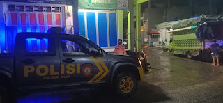 Meski Hujan Personel Polsek Alla Tetap Melaksanakan Patroli Blue Light