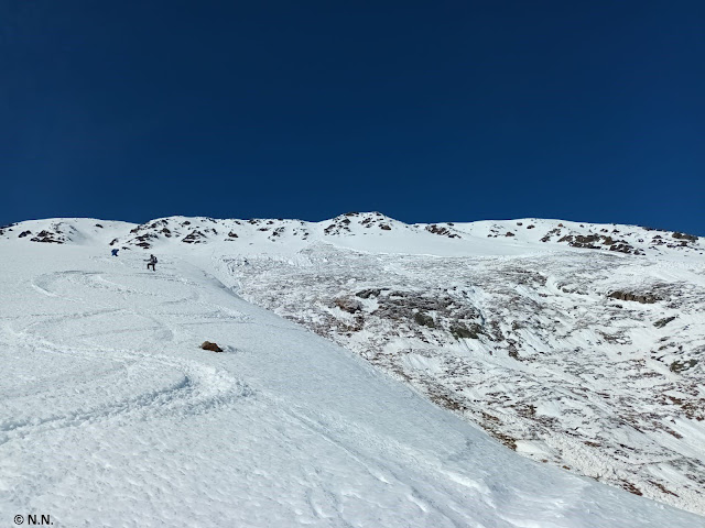 Lawinenabgang Winterstall vom 14.03.2022. Geringmächtige Schneedecke, die bei einer geringen Schneemächtigkeit bis zum Boden abging. SO, ca. 35°