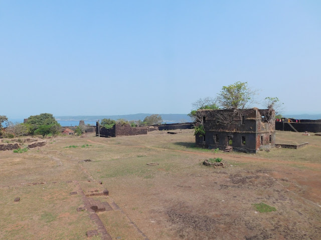 ब्रिटिशांचा काळातील ईमारत व इतर अवशेष - जयगड