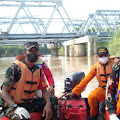Hari Kedua  Tim Gabungan SAR Lakukan  Pencarian Rooyan (13)  Bocah Tenggelam di Sungai Cisanggarung Losari