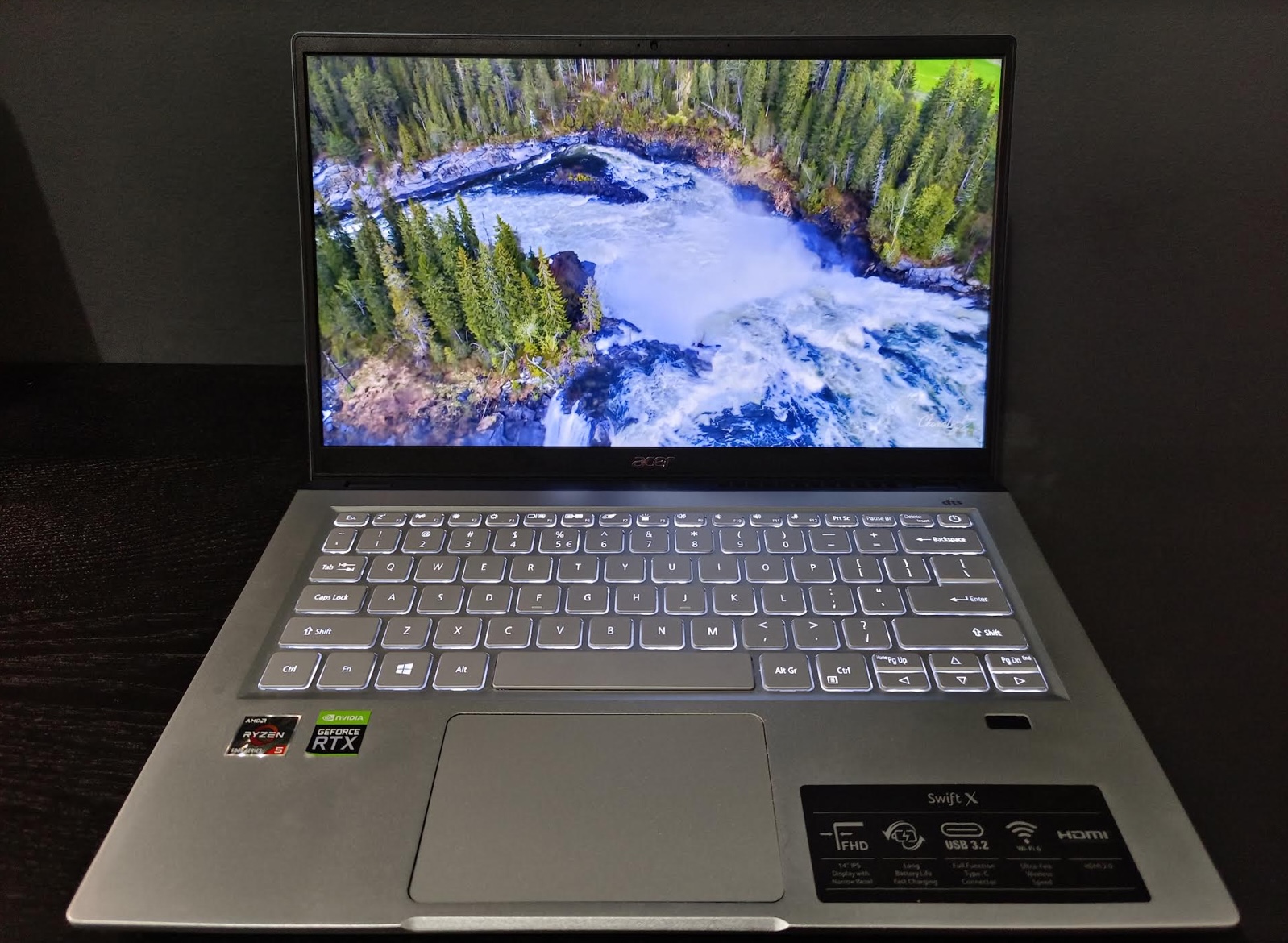 Review Acer Swift X: Laptop Stylish nan Tangguh Para Content Creator