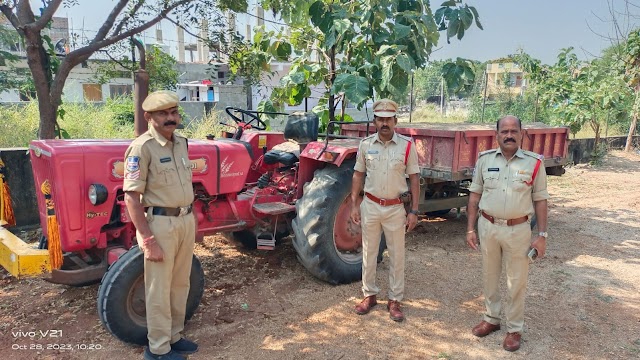 రెండు ఇసుకు ట్రాక్టర్ ల పట్టివేత కేసు నమోదు