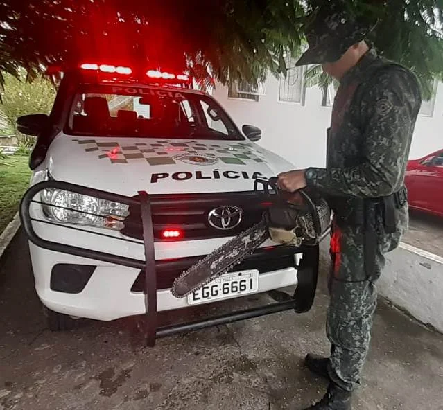 Policia Ambiental flagra utilização de motosserra sem licença