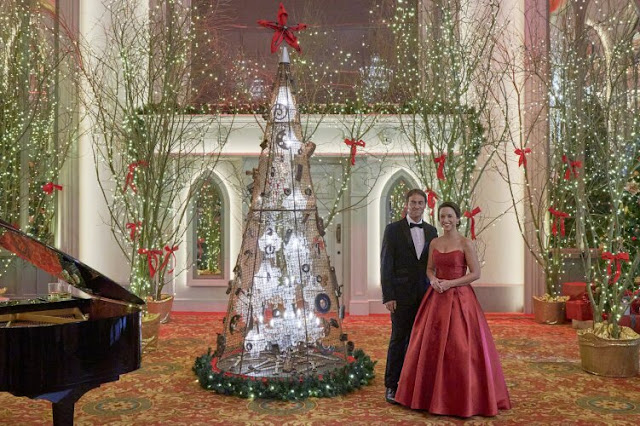 Stuart Townsend and Lacey Chabert in "Christmas at Castle Hart"