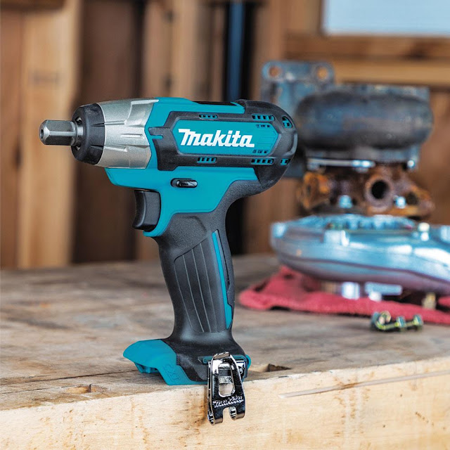 Review máy siết bu lông dùng pin Makita TW141DSAE 12V giá rẻ chất lượng thế nào?