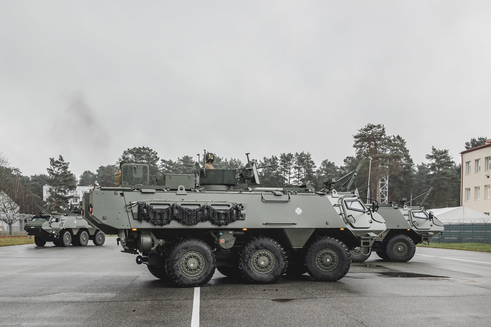 Латвія отримала перші бронетранспортери Patria 6x6