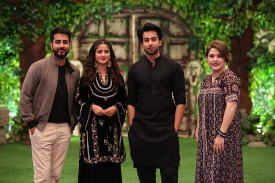 Sajal Aly Bilal Abbas khan and other Cast of Khel Khel Mein at Jeeto Pakistan
