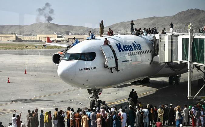 Kabul, calca all'aeroporto: 7 morti