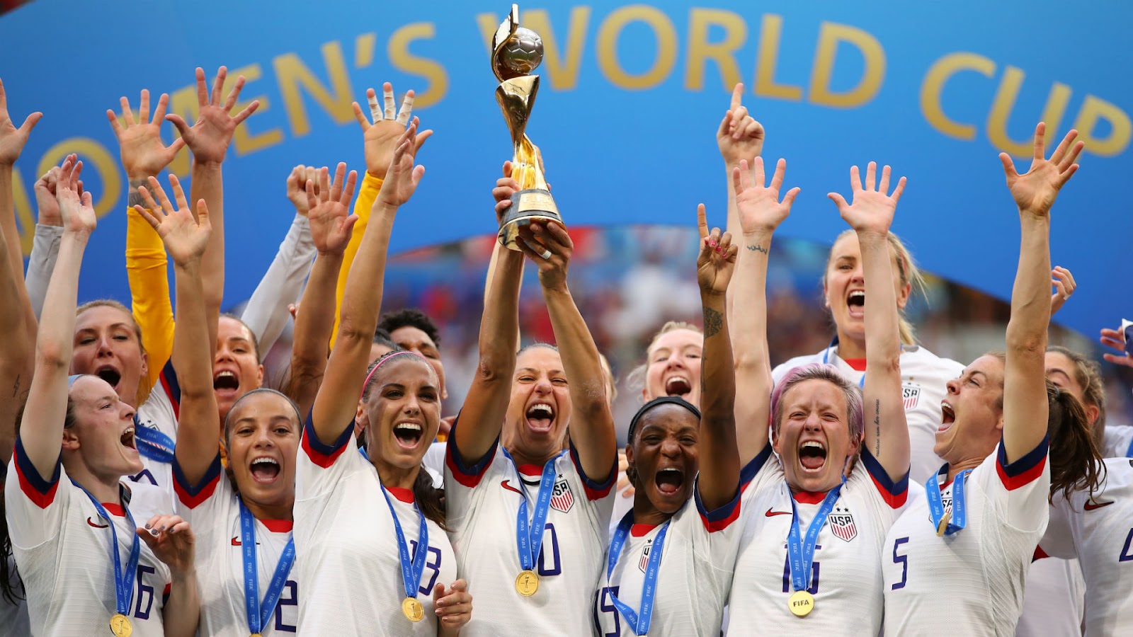 Pesepak Bola Wanita Menorehkan Sejarah Baru