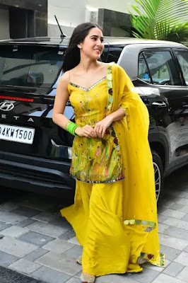Photos: Sara Ali Khan spotted promoting Atrangi Re at T-Series office